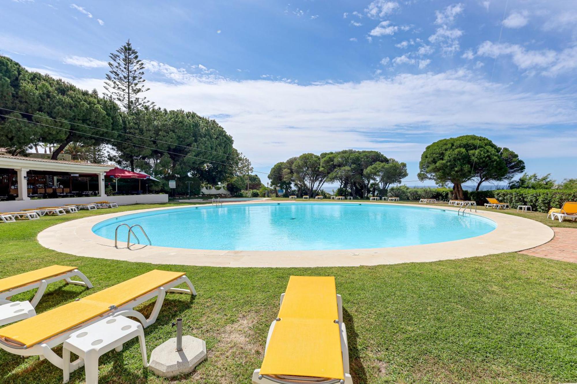 Apartment With 2 Bedrooms, 2M To The Beach Armação de Pêra Kültér fotó