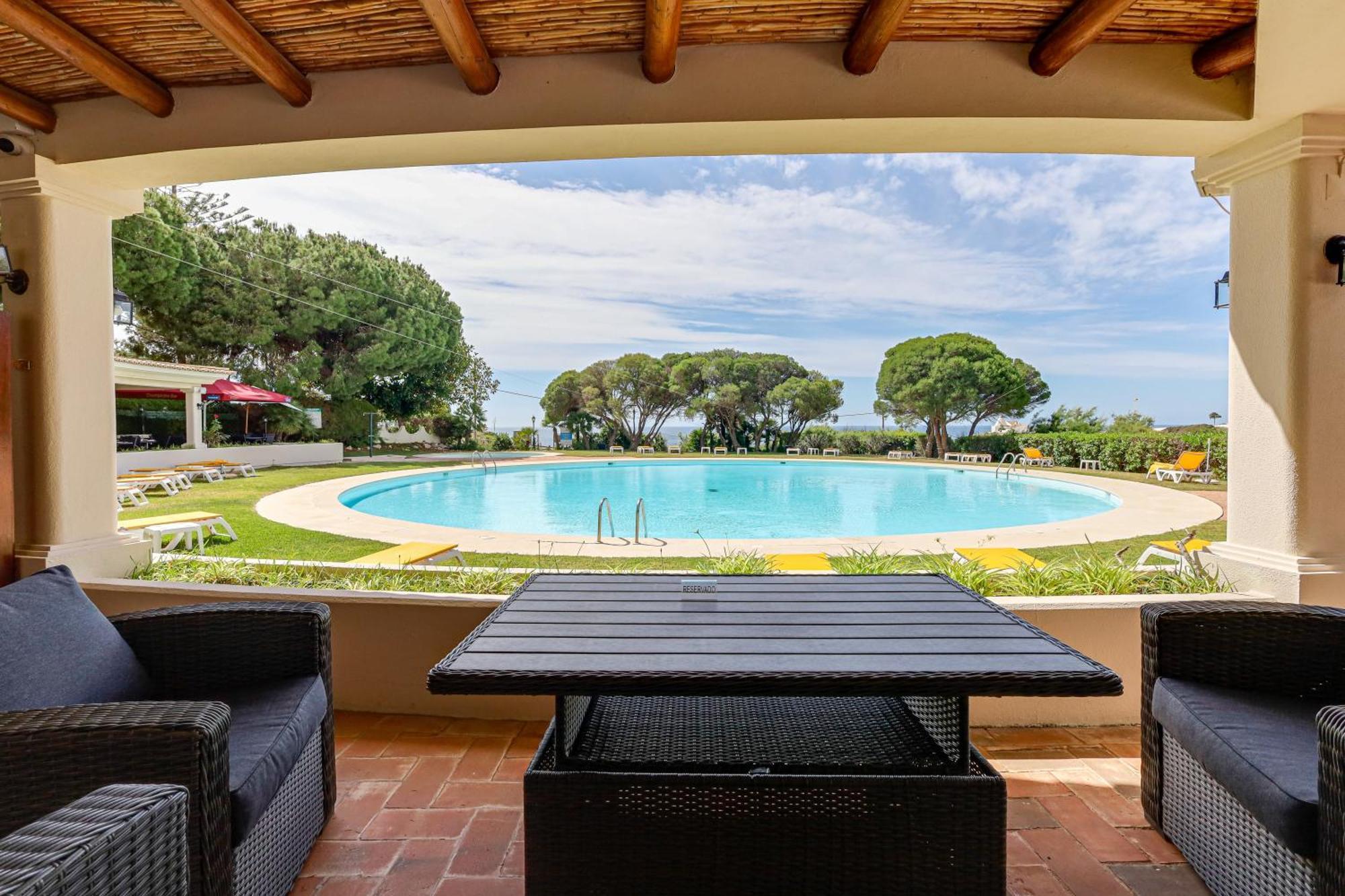 Apartment With 2 Bedrooms, 2M To The Beach Armação de Pêra Kültér fotó