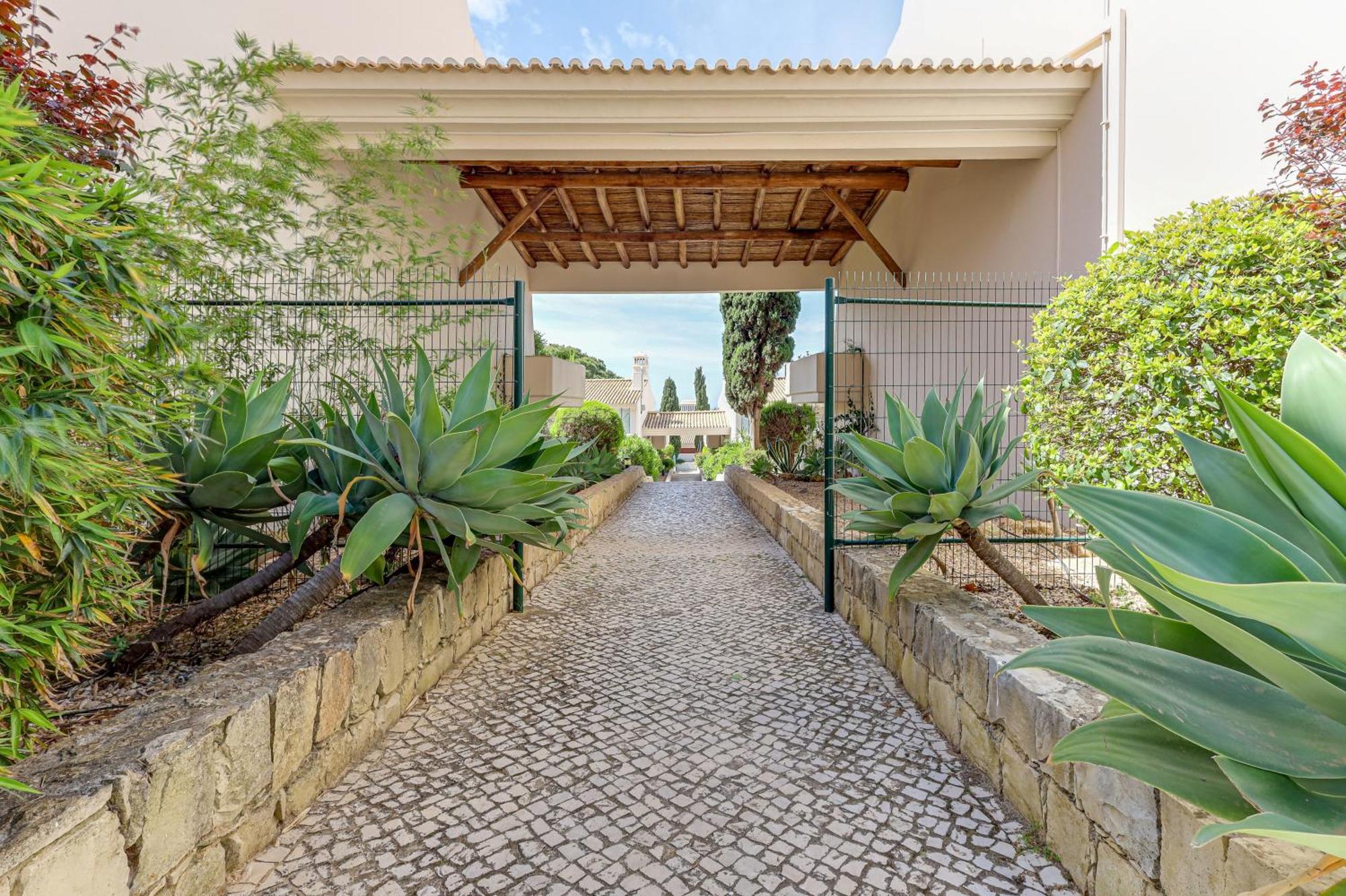 Apartment With 2 Bedrooms, 2M To The Beach Armação de Pêra Kültér fotó