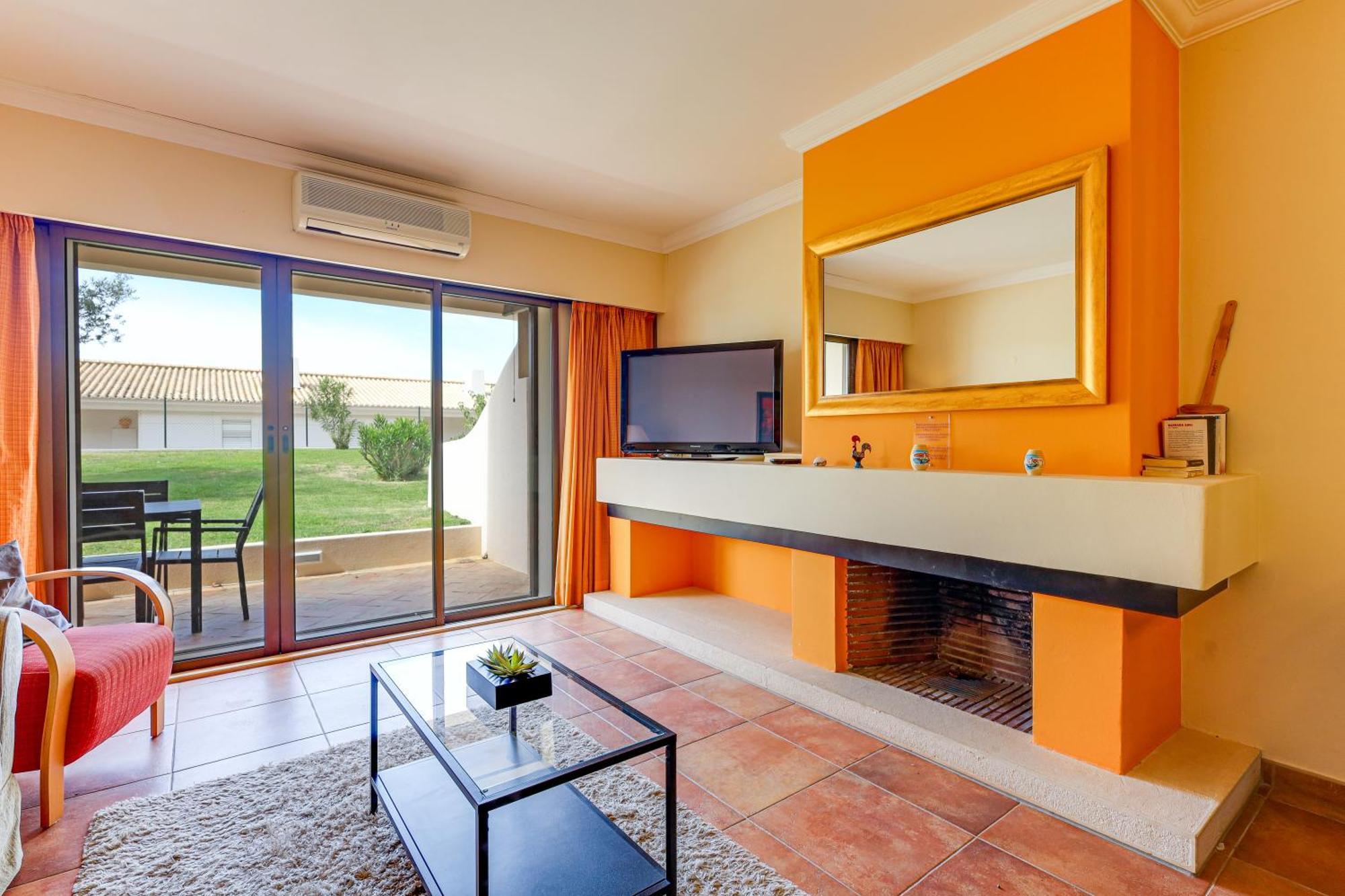 Apartment With 2 Bedrooms, 2M To The Beach Armação de Pêra Kültér fotó