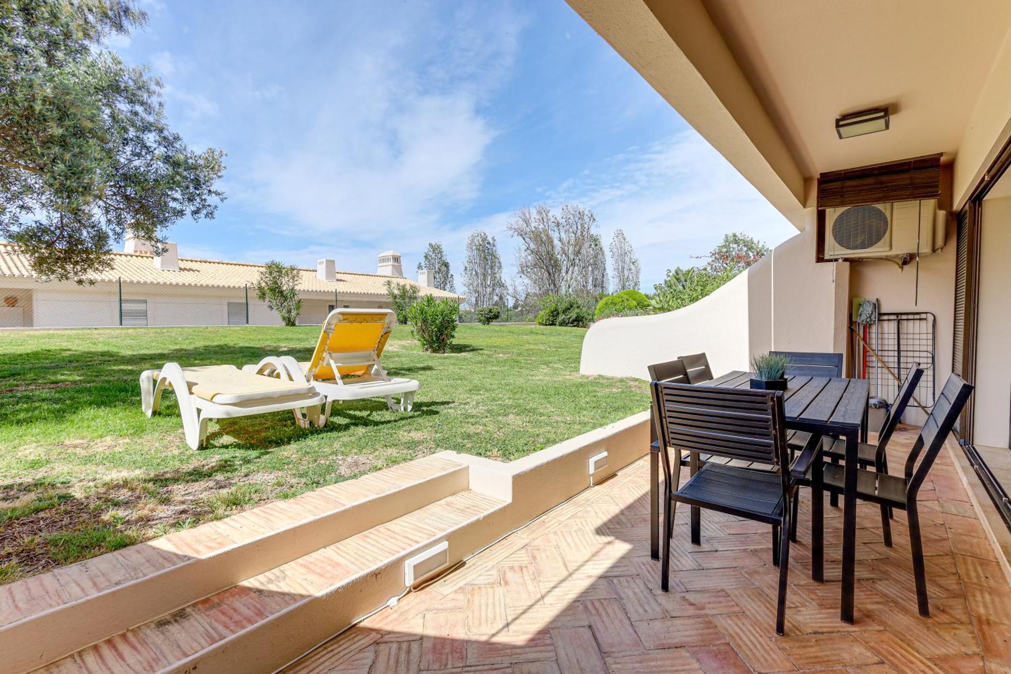 Apartment With 2 Bedrooms, 2M To The Beach Armação de Pêra Kültér fotó